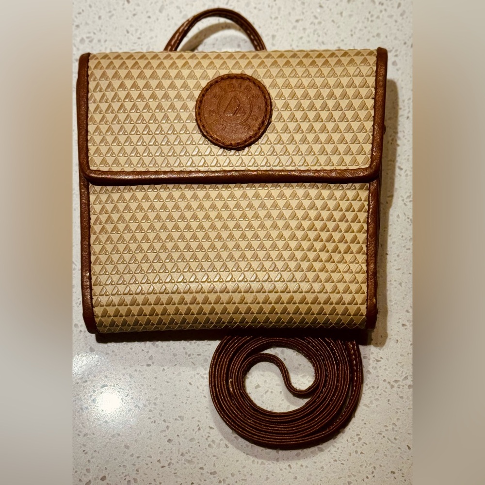 PRISTINE CONDITION - VINTAGE 1983 “Liz Claiborne Logo Crossbody Purse/Wallet”